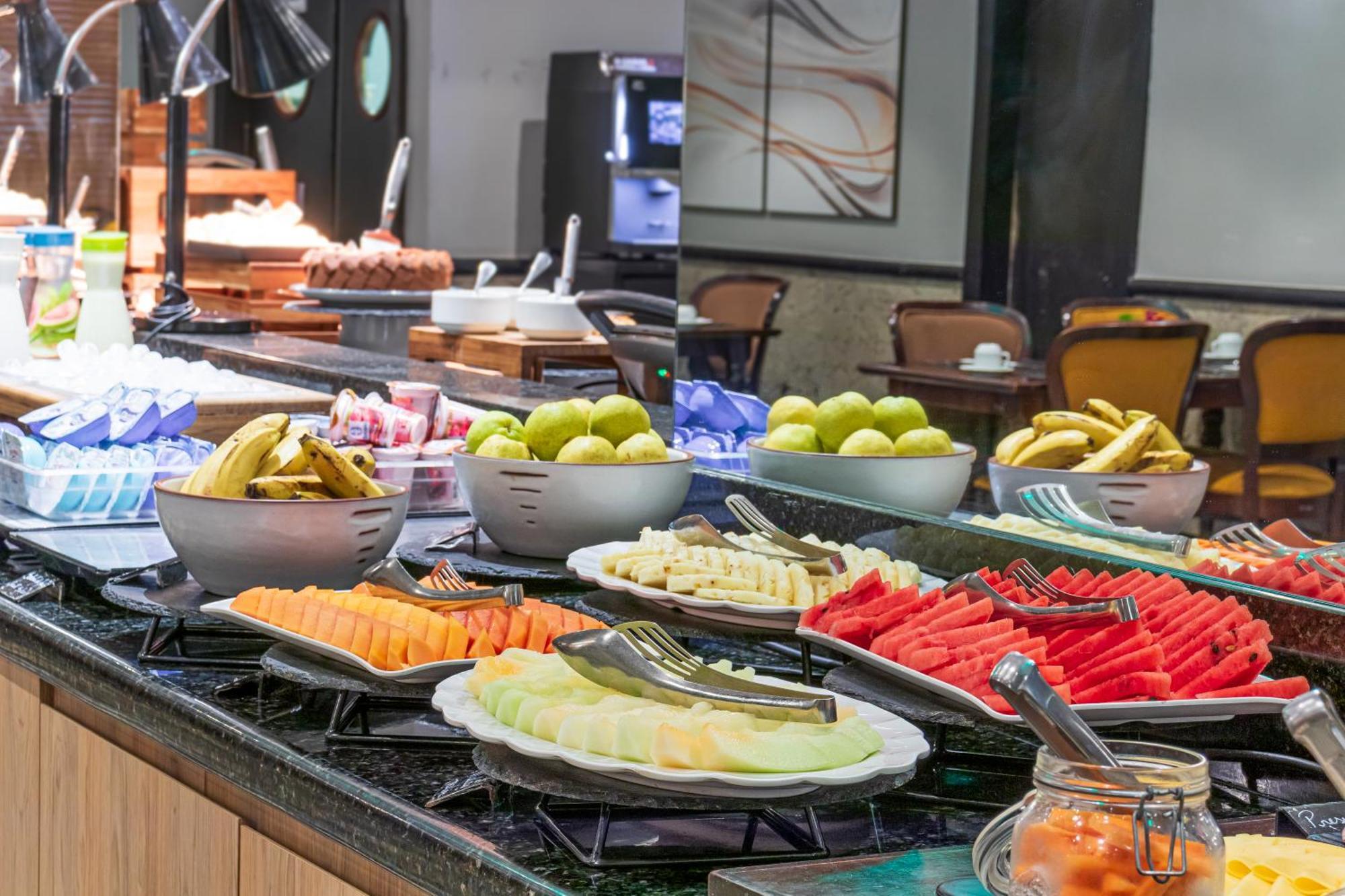 Parque Balneario Hotel Santos By Castelo Itaipava Exterior foto Fruit buffet