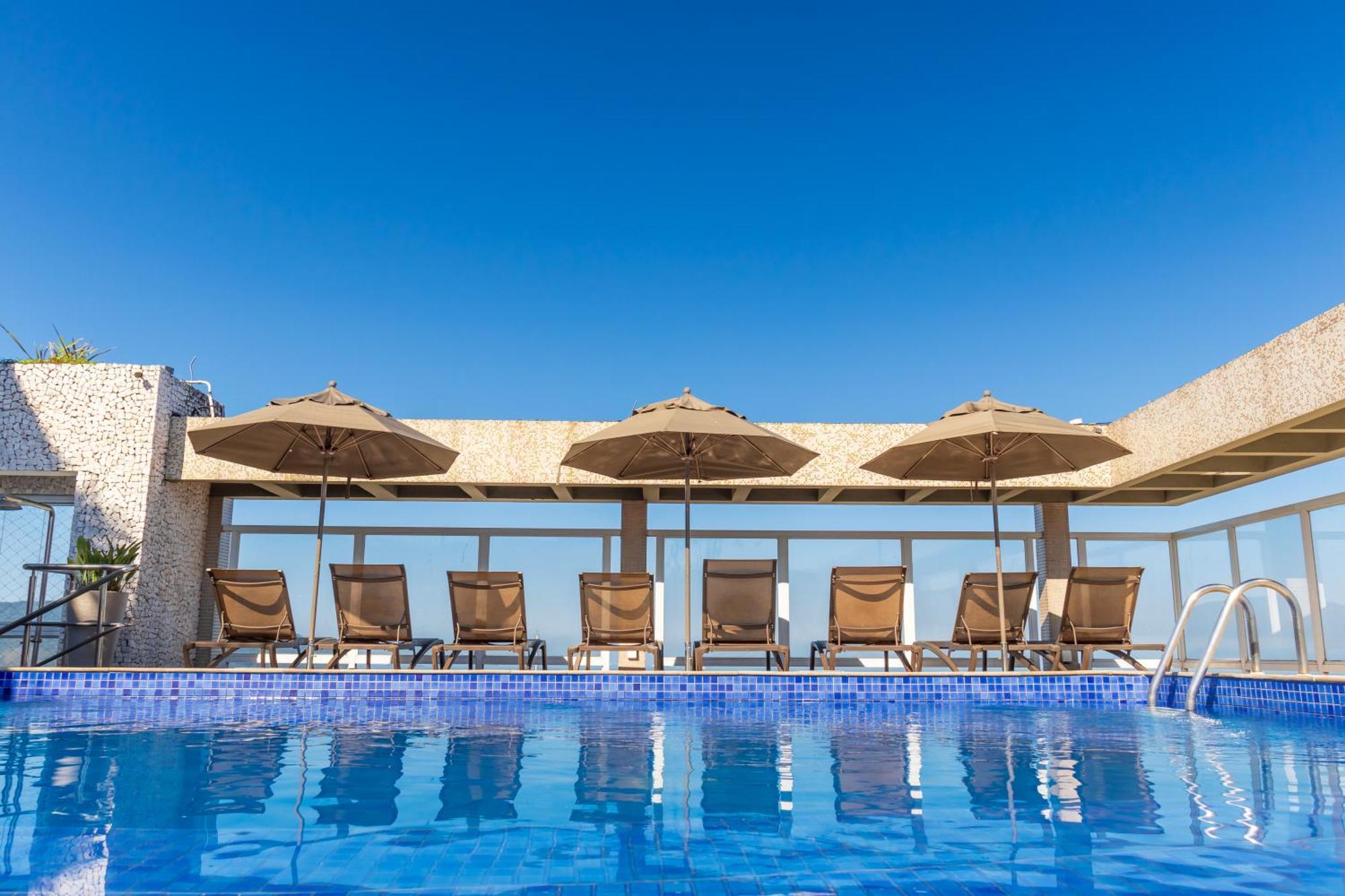 Parque Balneario Hotel Santos By Castelo Itaipava Exterior foto Rooftop pool at the hotel